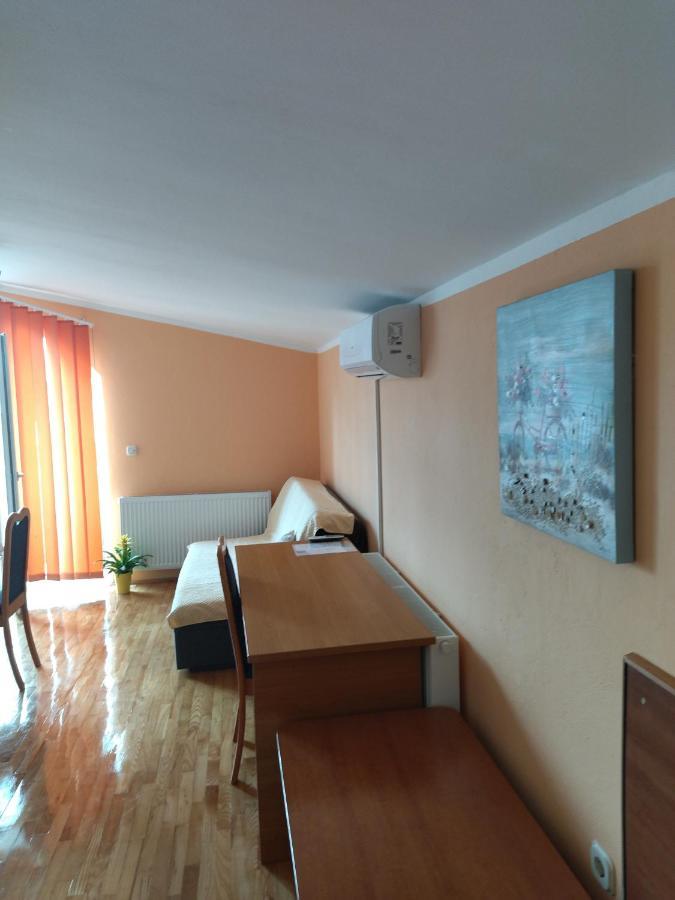 Apartments Veni Up Starigrad Paklenica Esterno foto